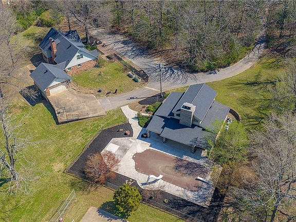 3rd image of 1205 N Crossover Rd