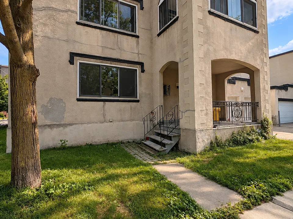 324 Laurier Ave E #MAIN