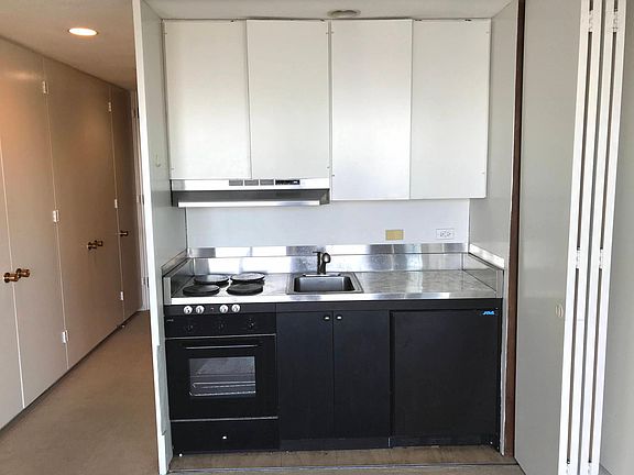 5th image of 1050 N Point St APT 704