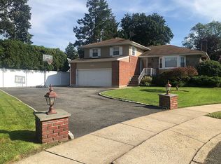 985 Mark Dr, Bellmore, NY 11710