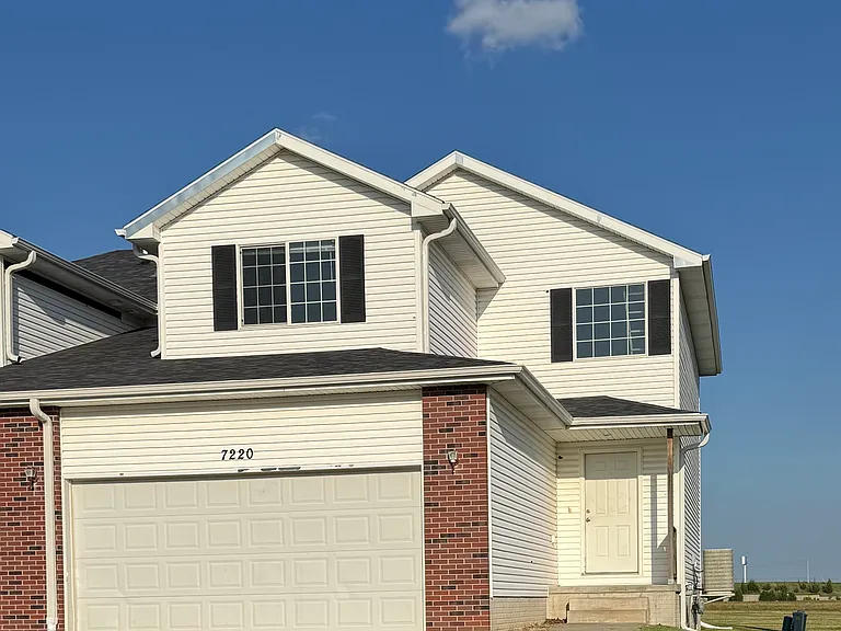 7220 Dorchester Ct — Photo 2
