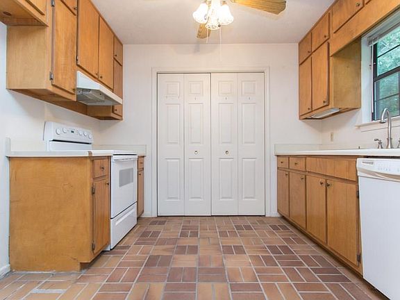 5th image of 102 Stonehedge Dr