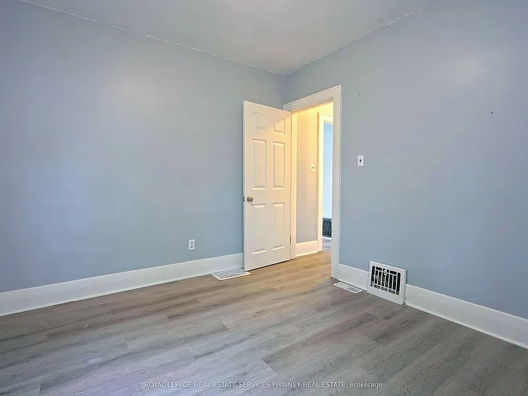 26 Avenue Pl — Photo 8