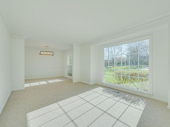 5th image of 313 Abbey Ln