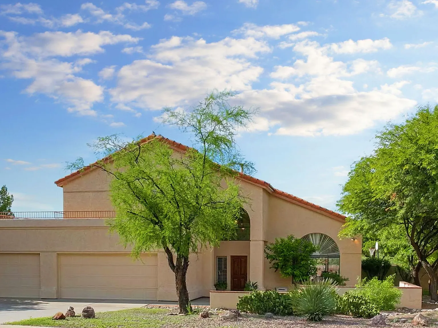5 bed, 3718 sqft, $5,250 — Photo 2