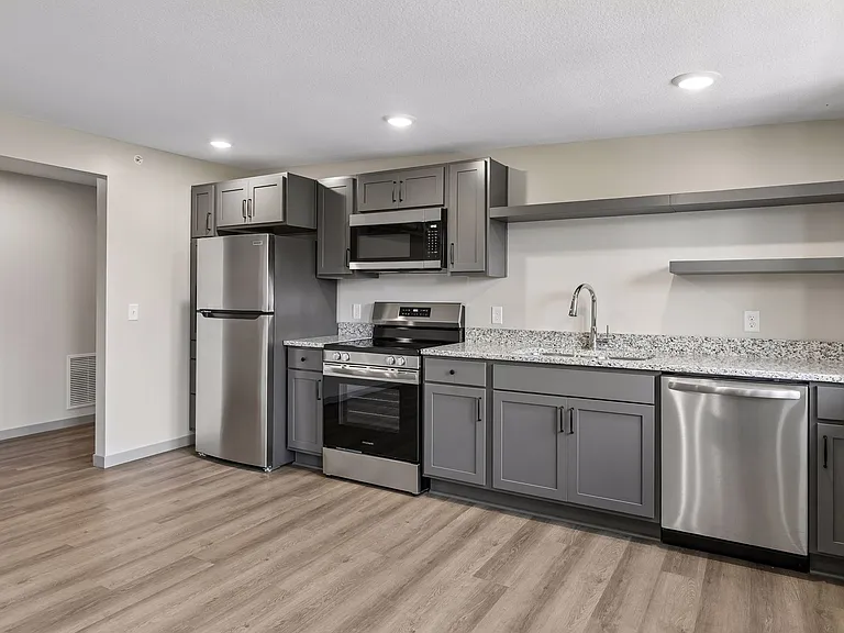 321 6th St E #10 — Photo 2