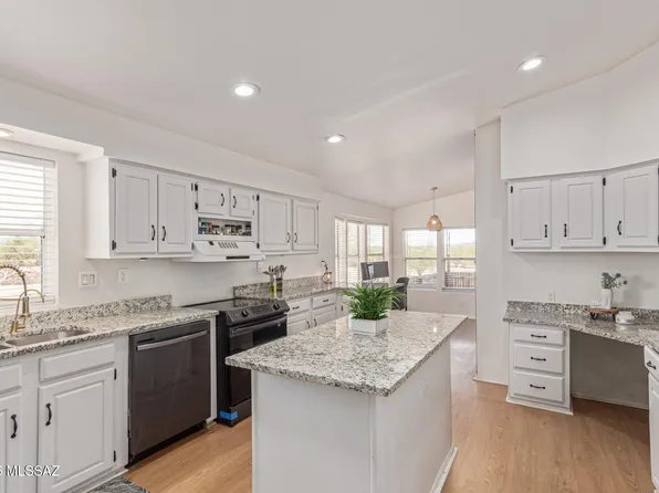 15671 W Yellow Horse Rd, Tucson, AZ 85736