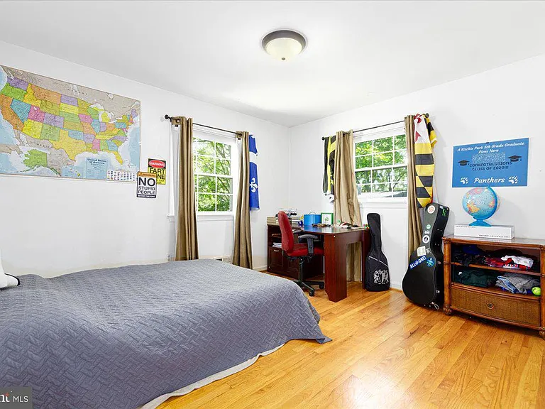 4 Sussex Ct — Photo 17