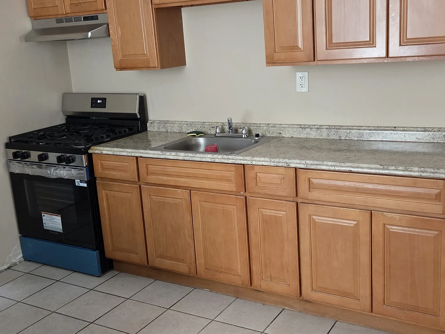 3 bed, 1060 sqft, $1,750 — Photo 3