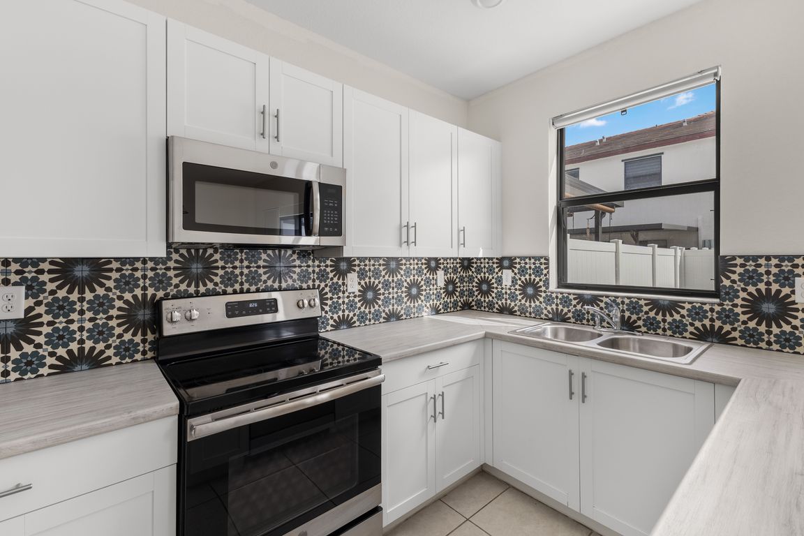 next background image