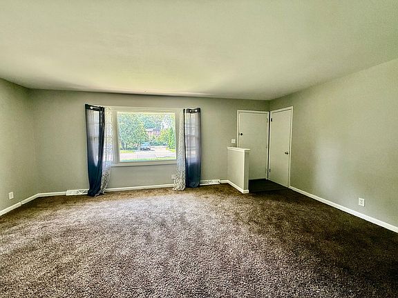 2nd image of 209 Flintridge Dr #B