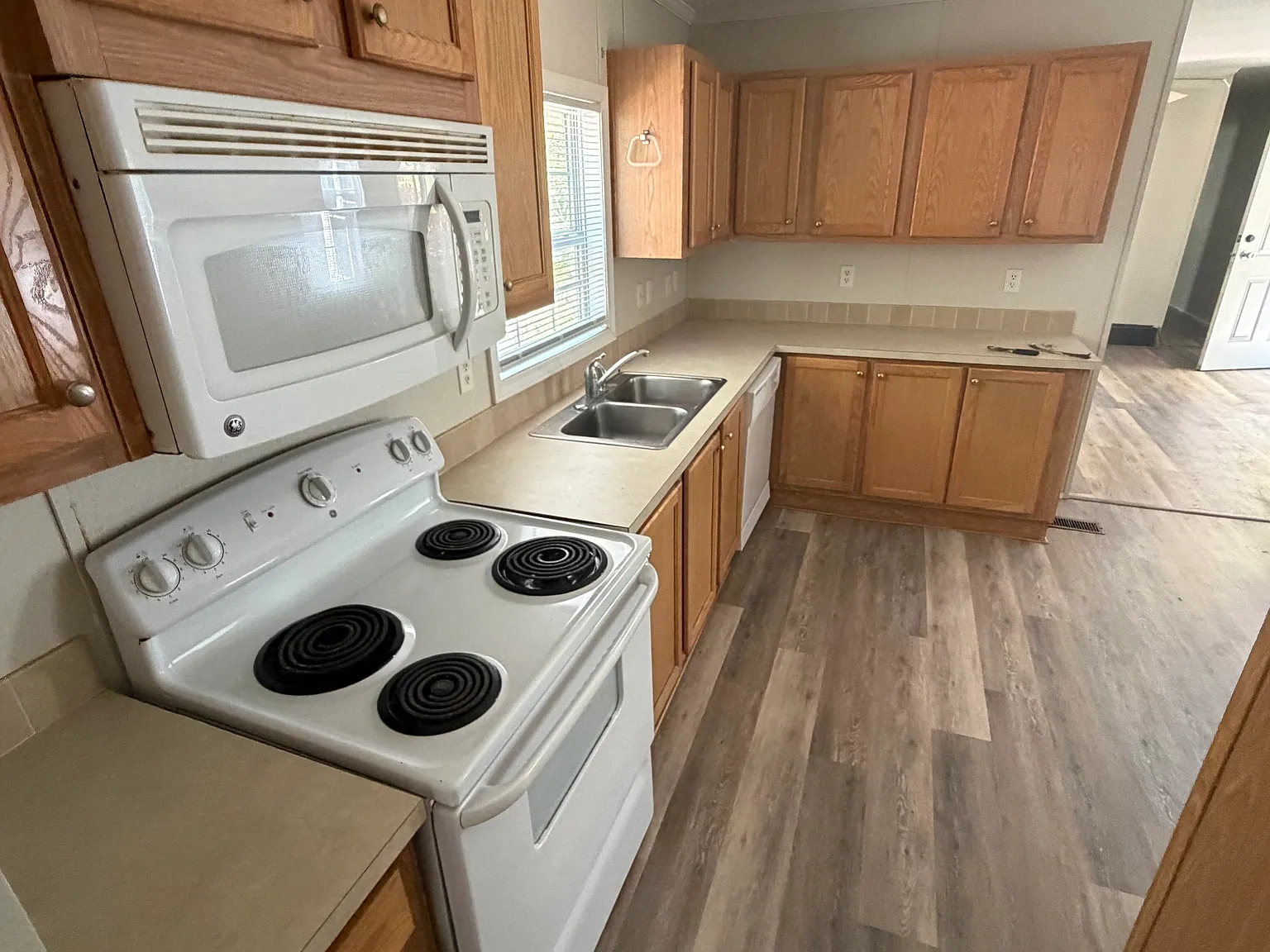 3 bed, 1300 sqft, $2,000 — Photo 3