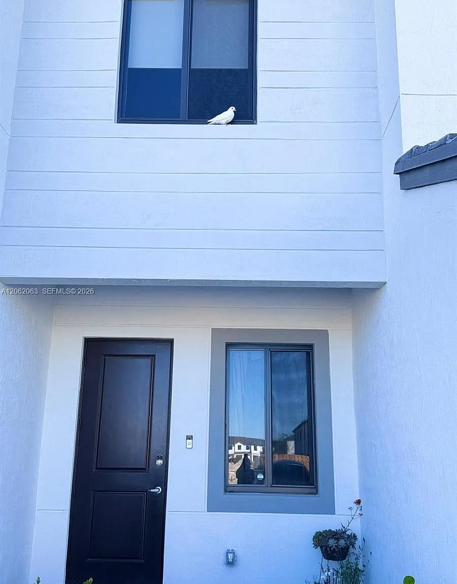 3 bed, 2.5 bath, 1558 sqft, $2,700 — Photo 2