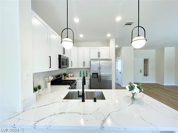 3rd image of 2581 Youngtown Ave