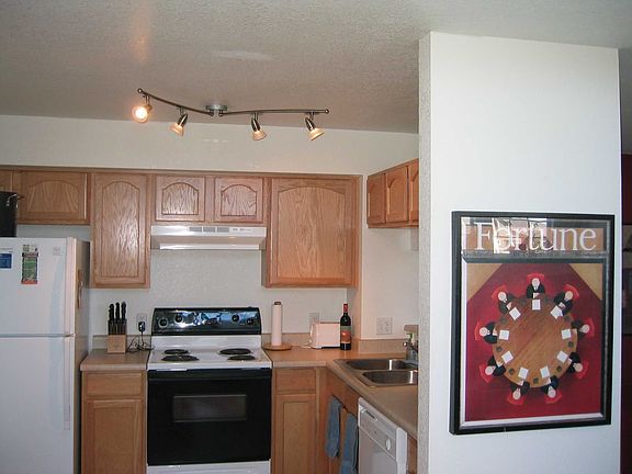 Bright kitchen and full un-finished basement