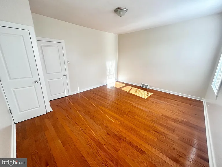 2105 W Seybert St #HOUSE — Photo 9