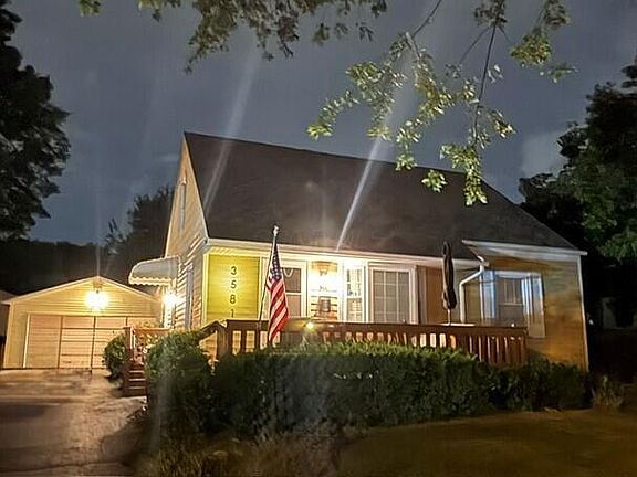 2nd image of 3581 Oaklawn St