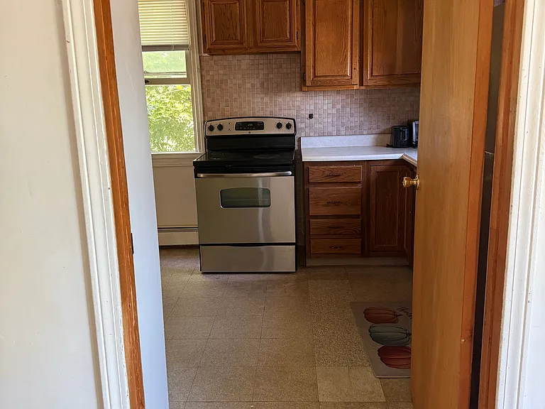 83 California Ave #2R — Photo 4