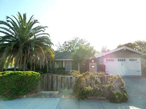2nd image of 911 Ebbetts Dr