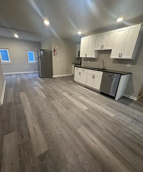 355 Walnut St #B — Photo 11