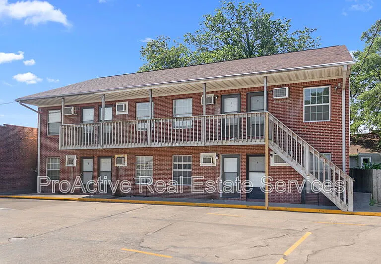1129 Green St #8 — Photo 1