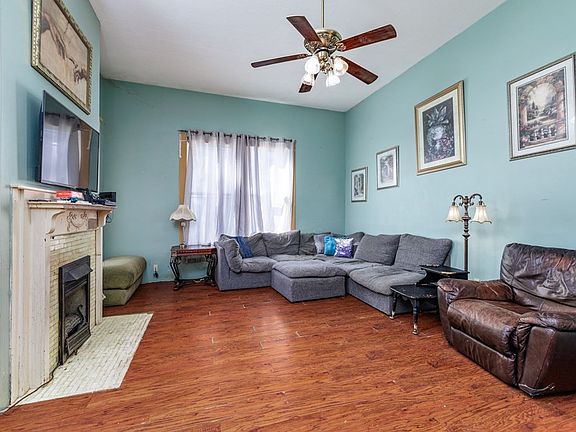 4th image of 301 N 11th St