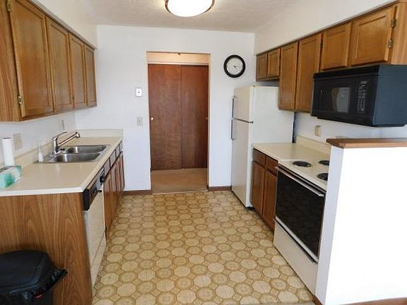 4th image of 9477 Woodland Hills Dr Unit 9477