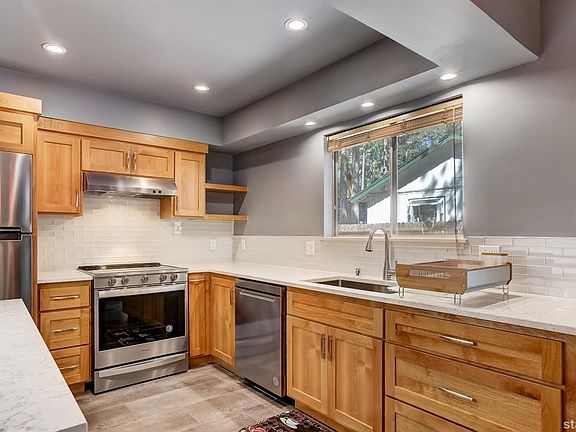 3rd image of 3515 Pinecrest Ave