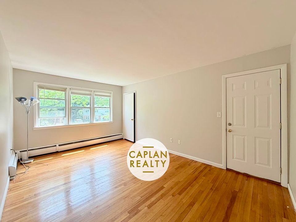 1st image of 95 Oak Ridge Dr #8