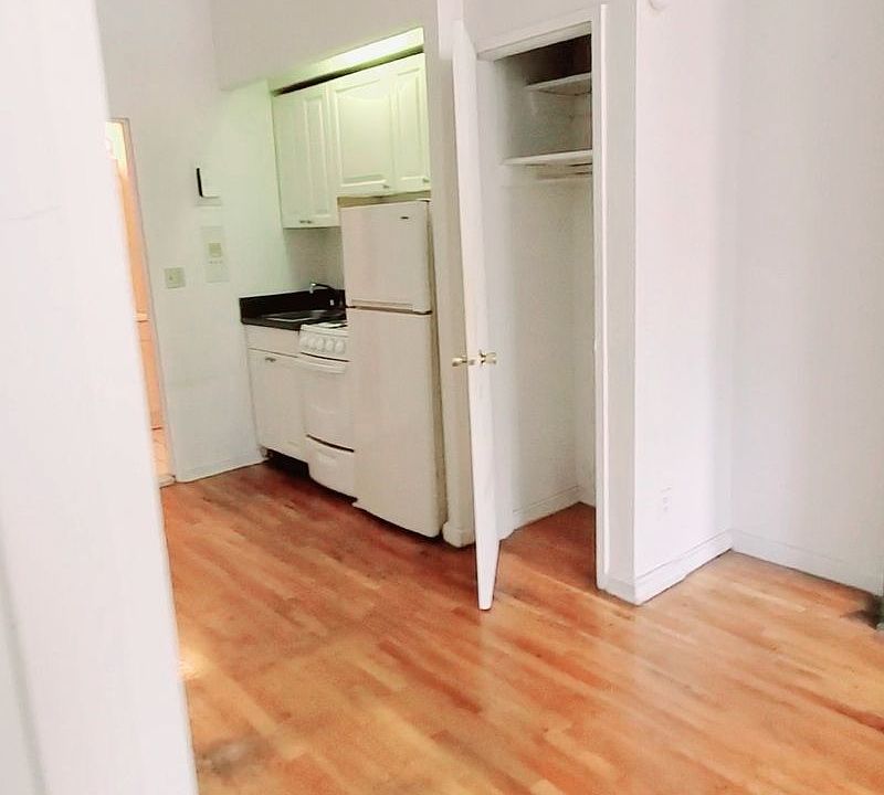 1st image of 1558 2nd Ave #2F