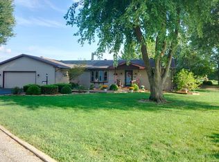123 Bradley Dr, Carlinville, IL 62626