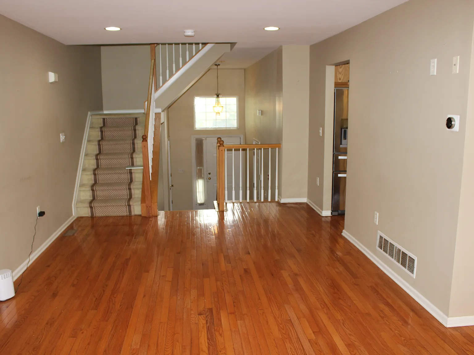 3 bed, 2.5 bath, 1750 sqft, $3,600 — Photo 2