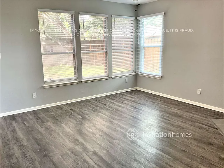 1204 Taylor Ln — Photo 8
