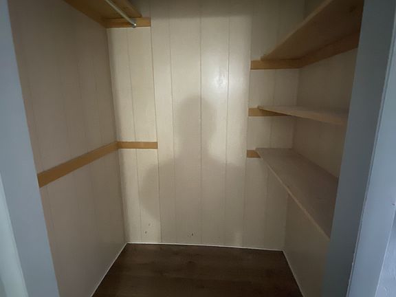 3rd image of 174 N Buhl Farm Dr