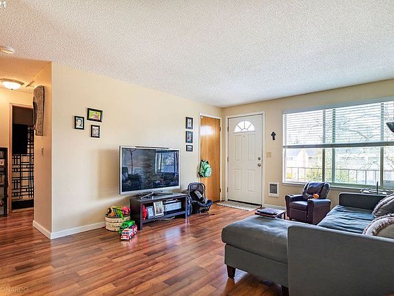 5th image of 14305 SE Arista Dr