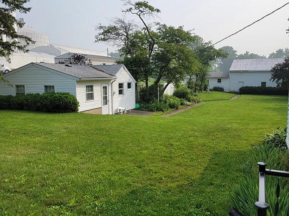 4th image of 150 S Main St