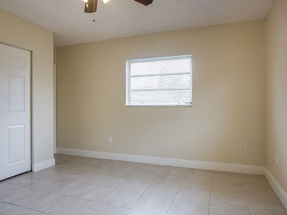 4th image of 15280 NE 14th Ave