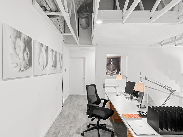 2046 S Forest Ave — Photo 10