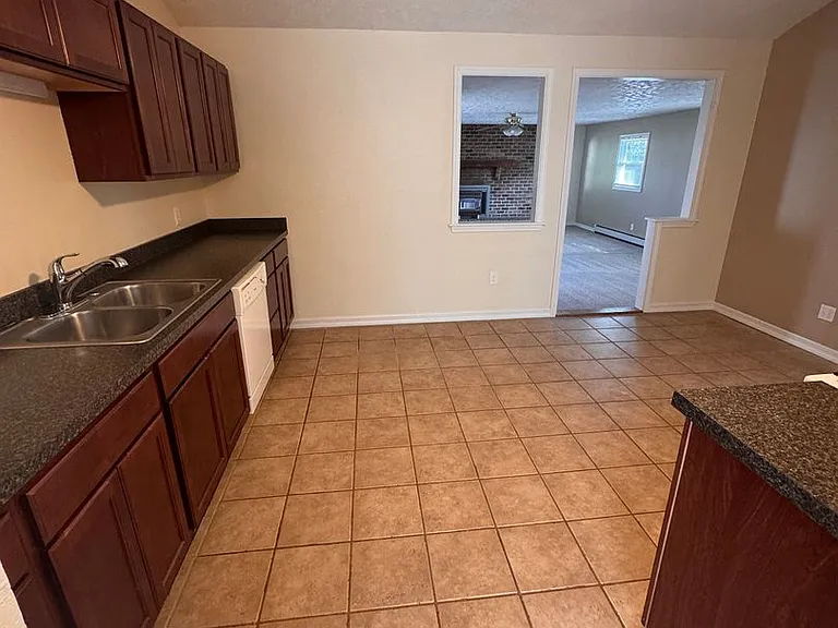2433 Bainbridge Ave — Photo 7