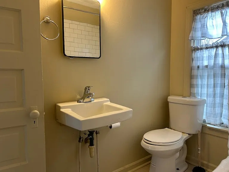 409 Platt St #C — Photo 11