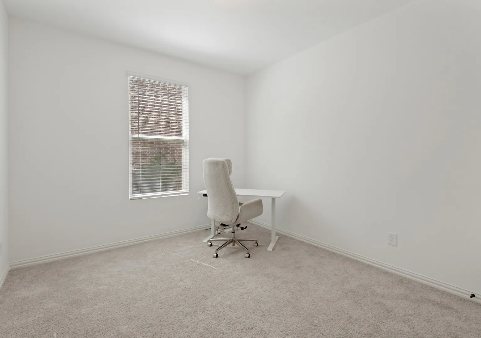 2504 Flaxfield Ln — Photo 4