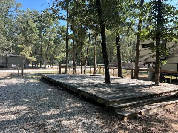 595 Alta Vista Dr, Livingston, TX 77351