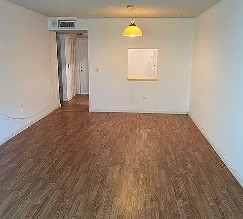 5th image of 1502 S Lakeside Dr APT 107