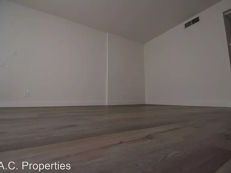 7550 Jordan Ave — Photo 4