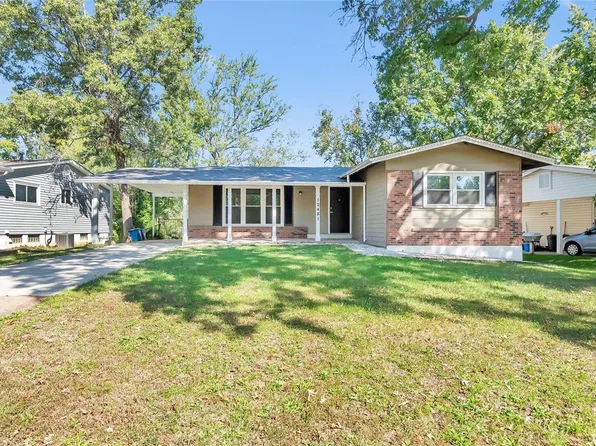 12481 Dawn Hill Dr, Maryland Heights, MO 63043