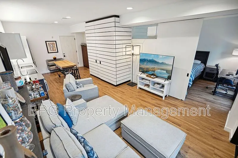 1 bed, 1.0 bath, 630 sqft, $2,195 — Photo 2
