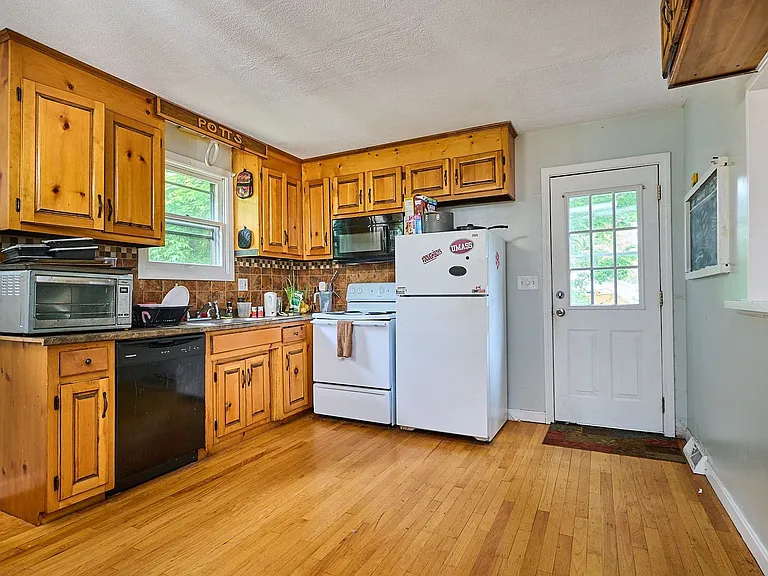 167 Rocky Hill Rd — Photo 9