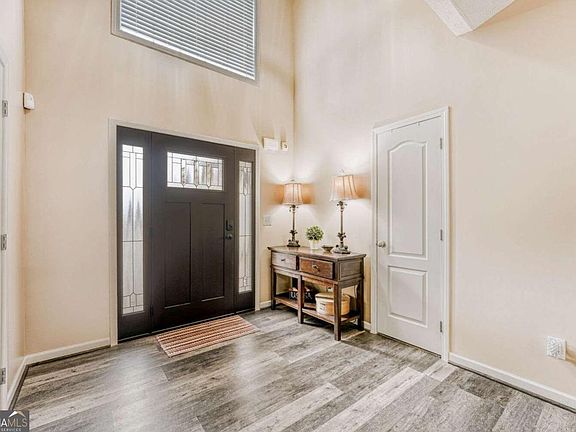 4th image of 733 Sycamore Dr