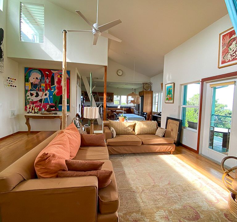 living room 
high ceiling