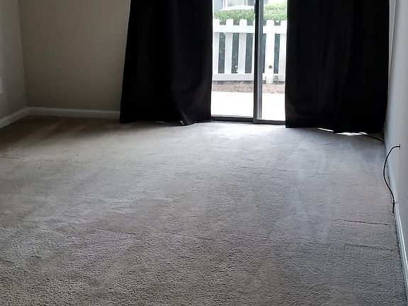 4th image of 728 Hanover Ln SE #728
